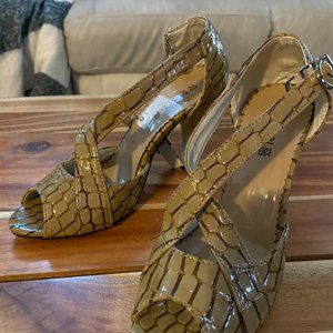 Fashion Luxury Goods high heels size 6.5